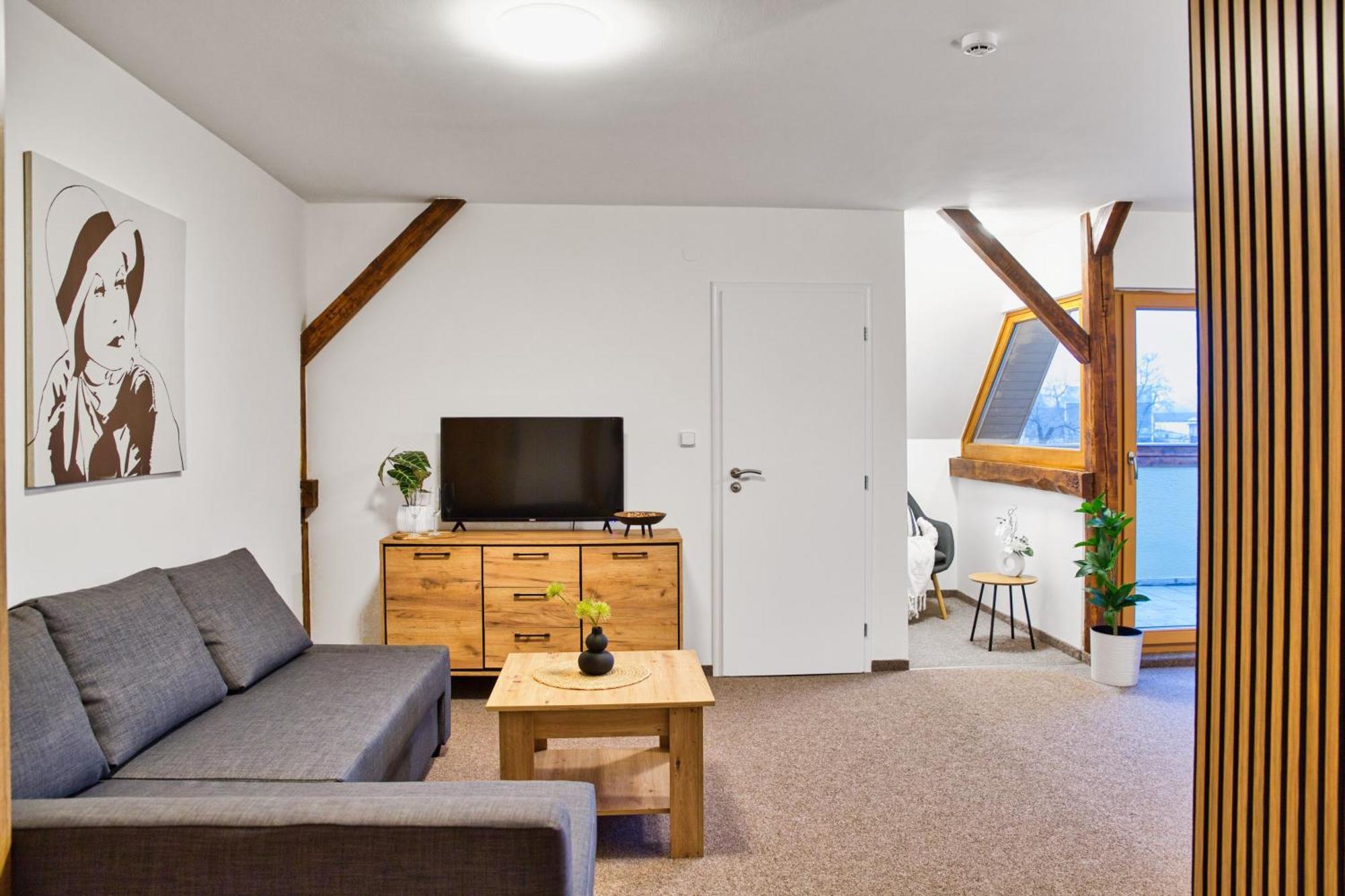 Hotel A Restaurace Ruze Podborany 外观 照片