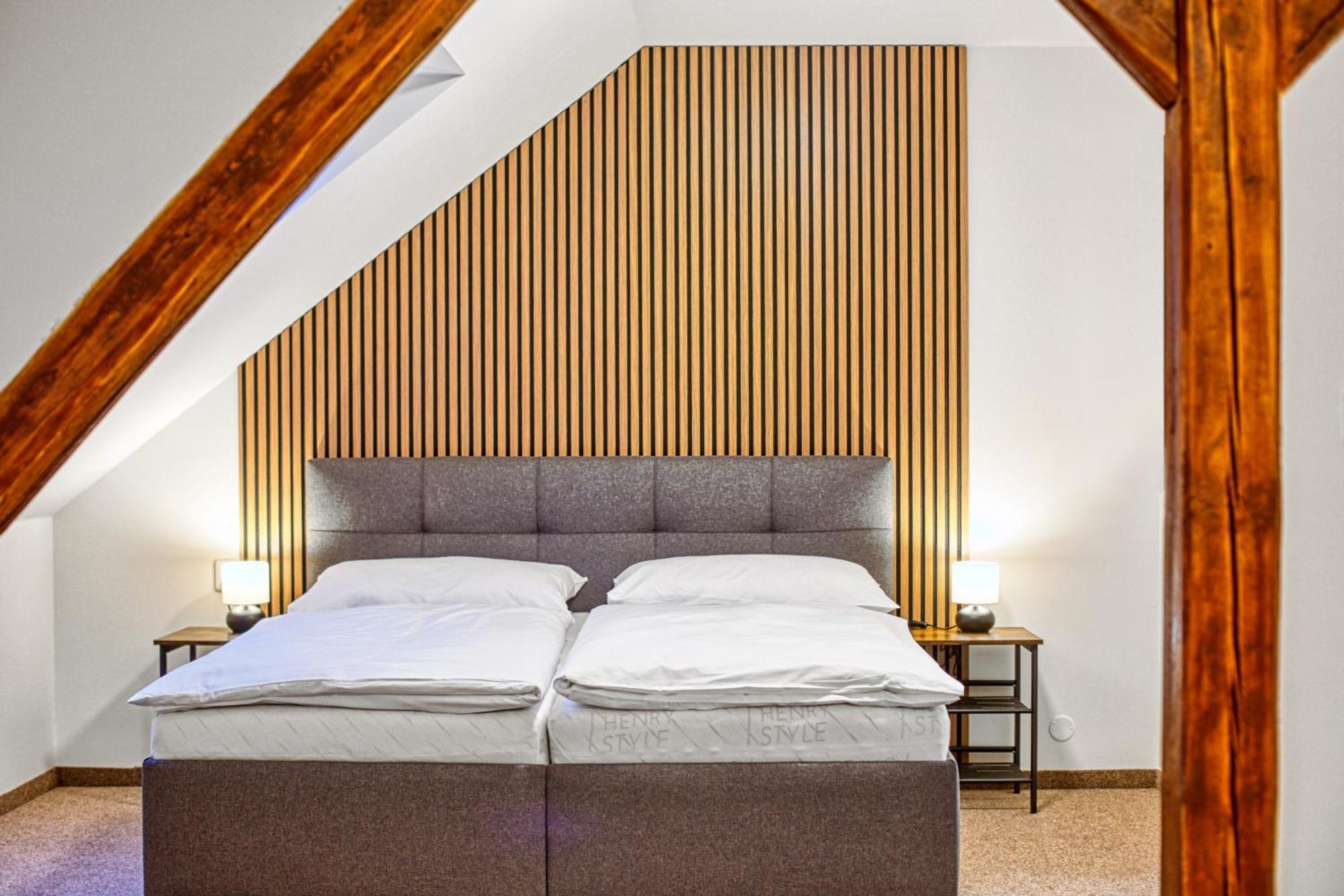 Hotel A Restaurace Ruze Podborany 外观 照片