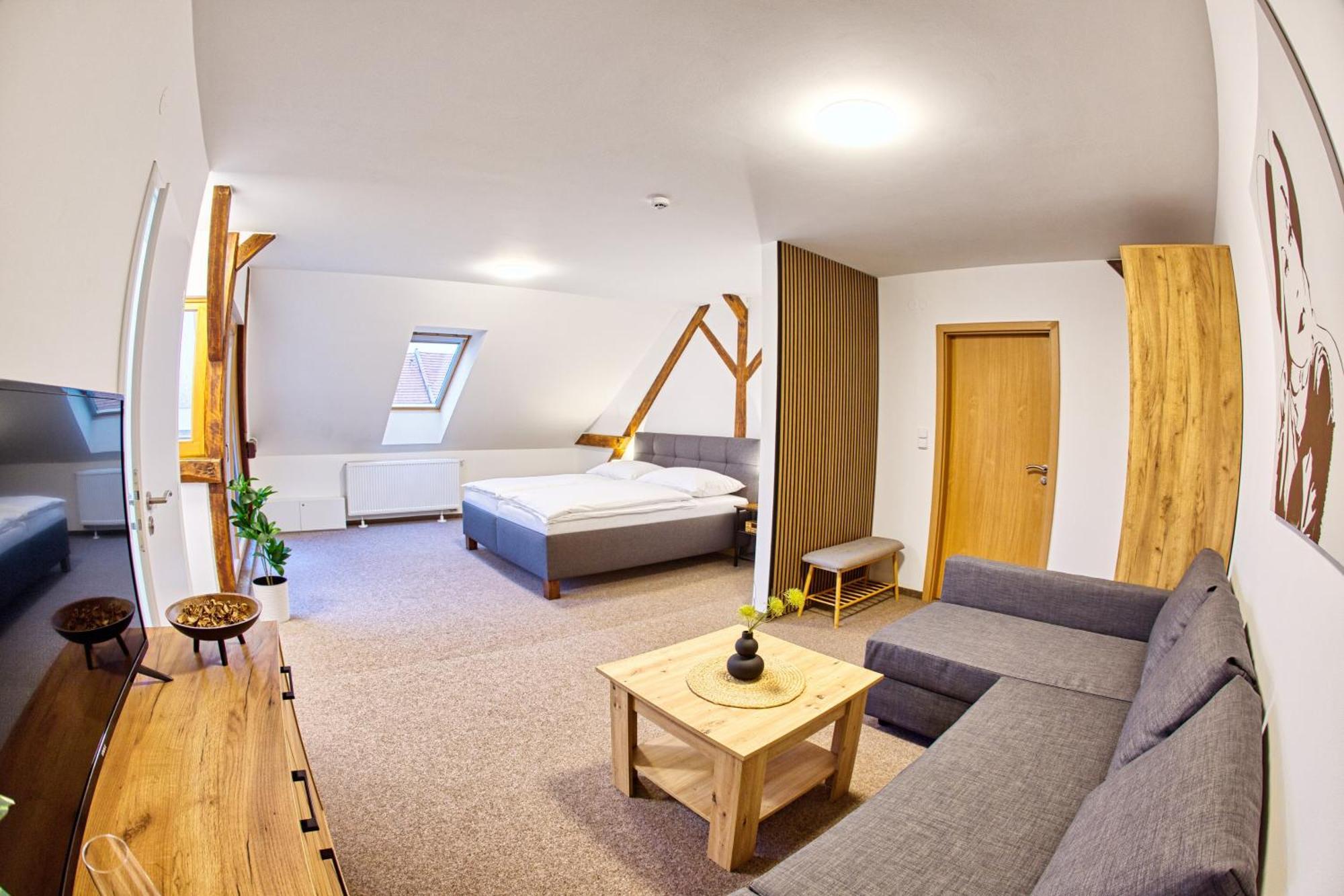 Hotel A Restaurace Ruze Podborany 外观 照片